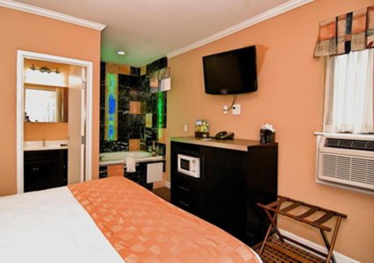 The Hotel 3*