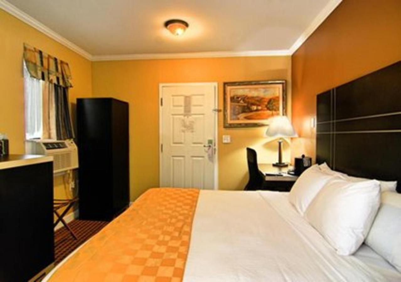 The Hotel 3*